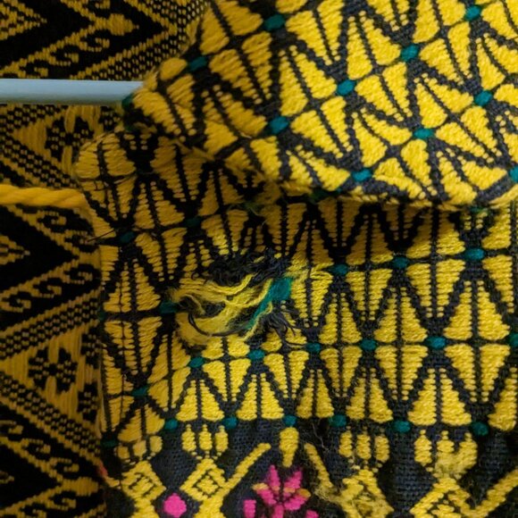 Yellow cape poncho - Picture 3 of 3